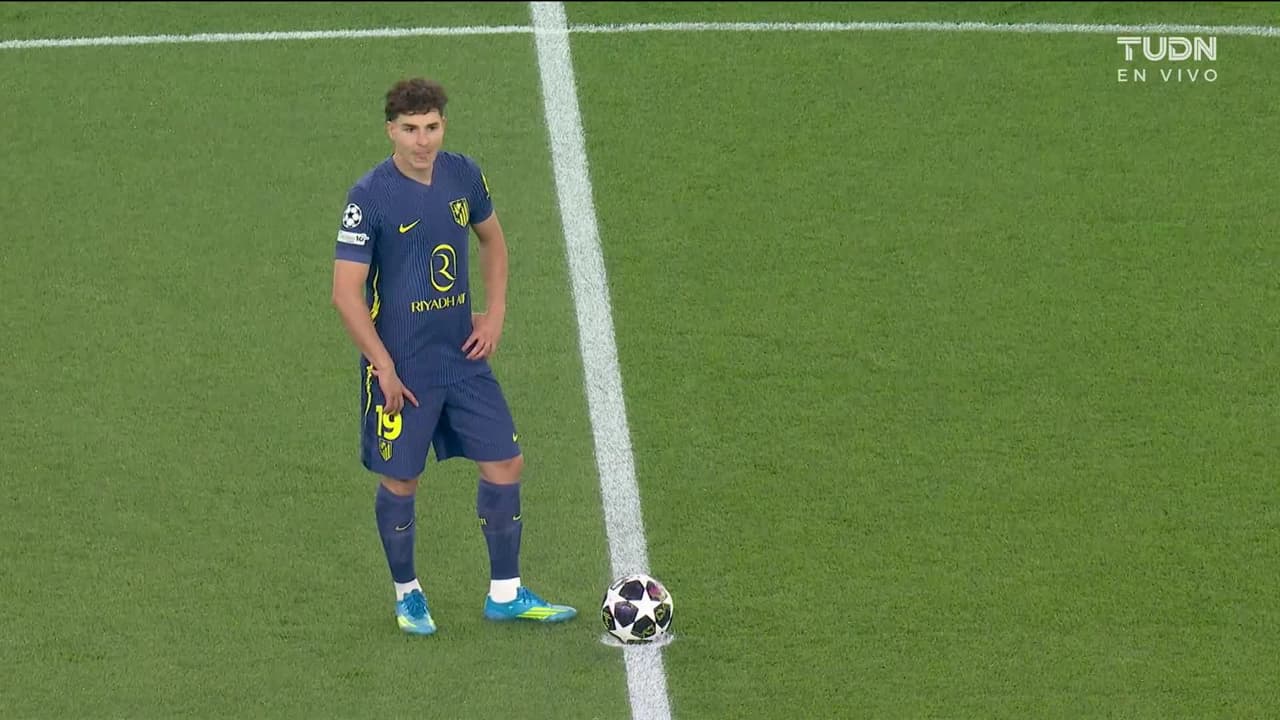Arranca el partido y la pelota está en juego.