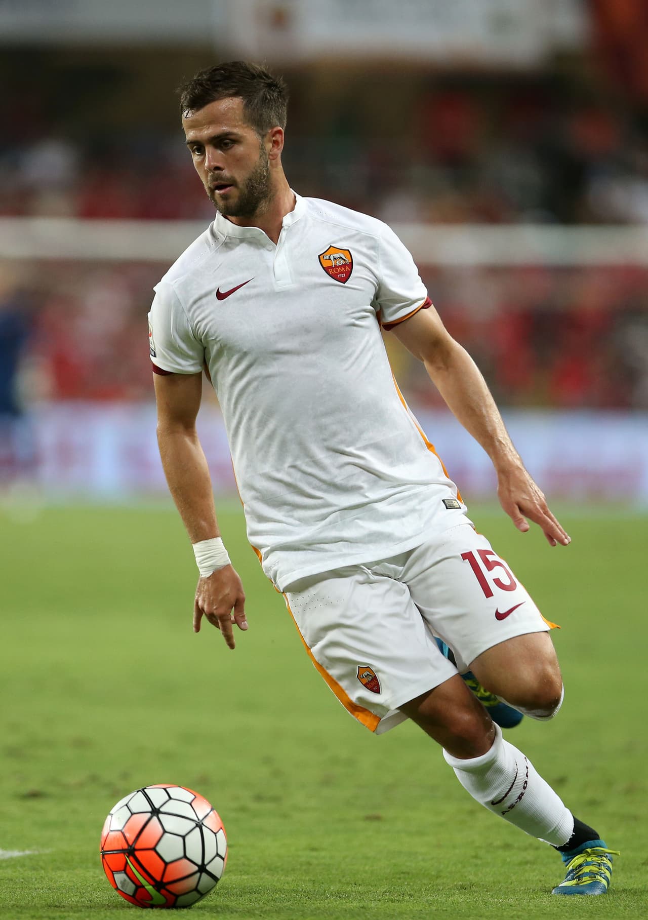 El mediocampista bosnio Miralem Pjanic pasó del Roma (ITA) al Juventus (ITA) por 32.000.000 de euros.