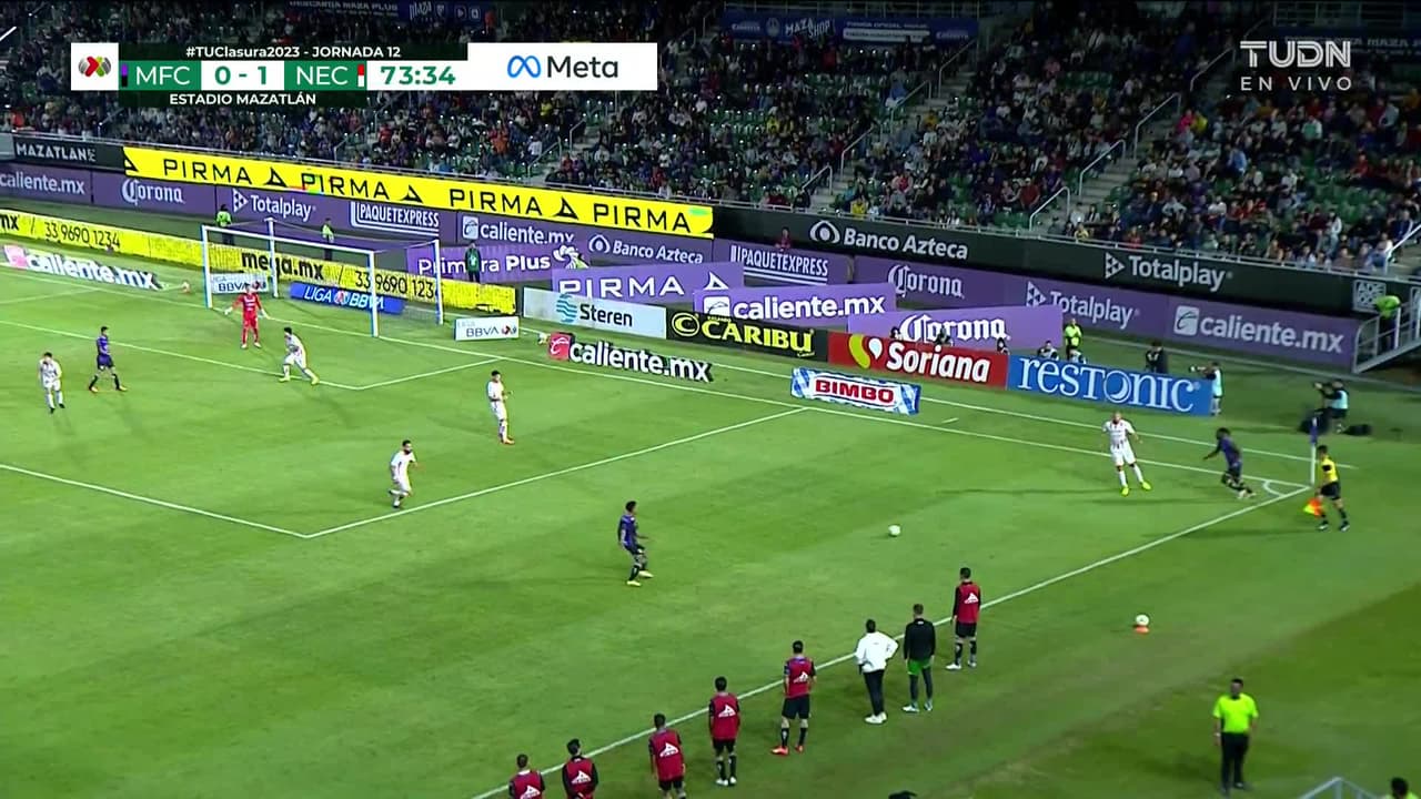 ¡TIRO ATAJADO! disparo por Andrés Montaño.