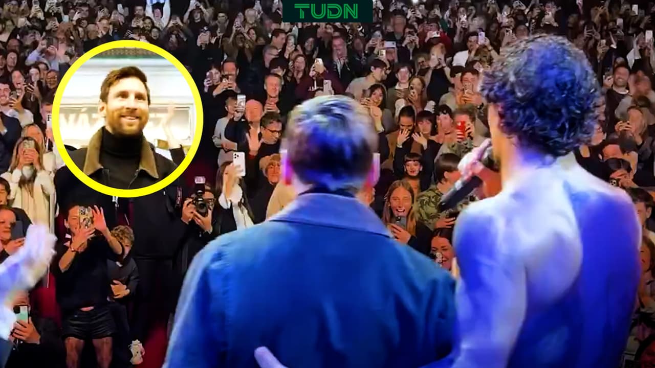 Lionel Messi desata la locura en obra de teatro 