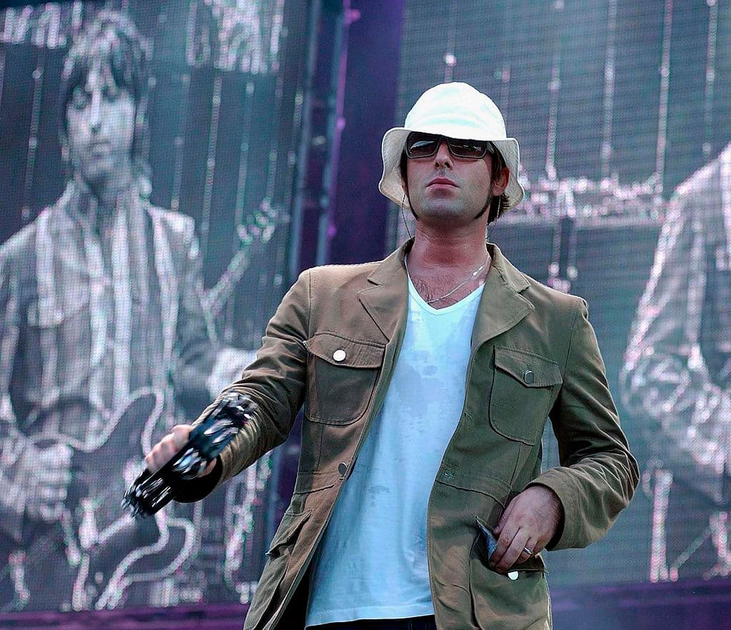 Noel respondió: "… no tengo conocimiento de ninguna oferta de nadie por una cantidad de dinero para reformar el legendario grupo de Rock'n'Roll de Mancunian Oasis".