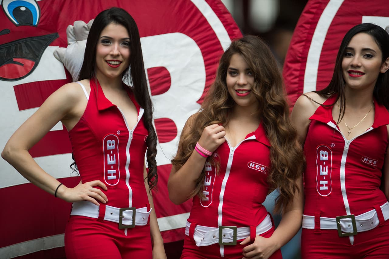 La belleza de las porristas en la fecha 15