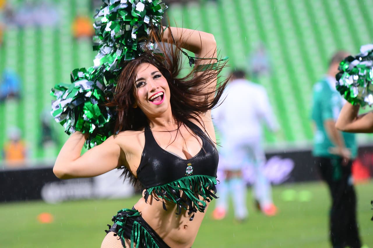 La belleza de las porristas en la fecha 15