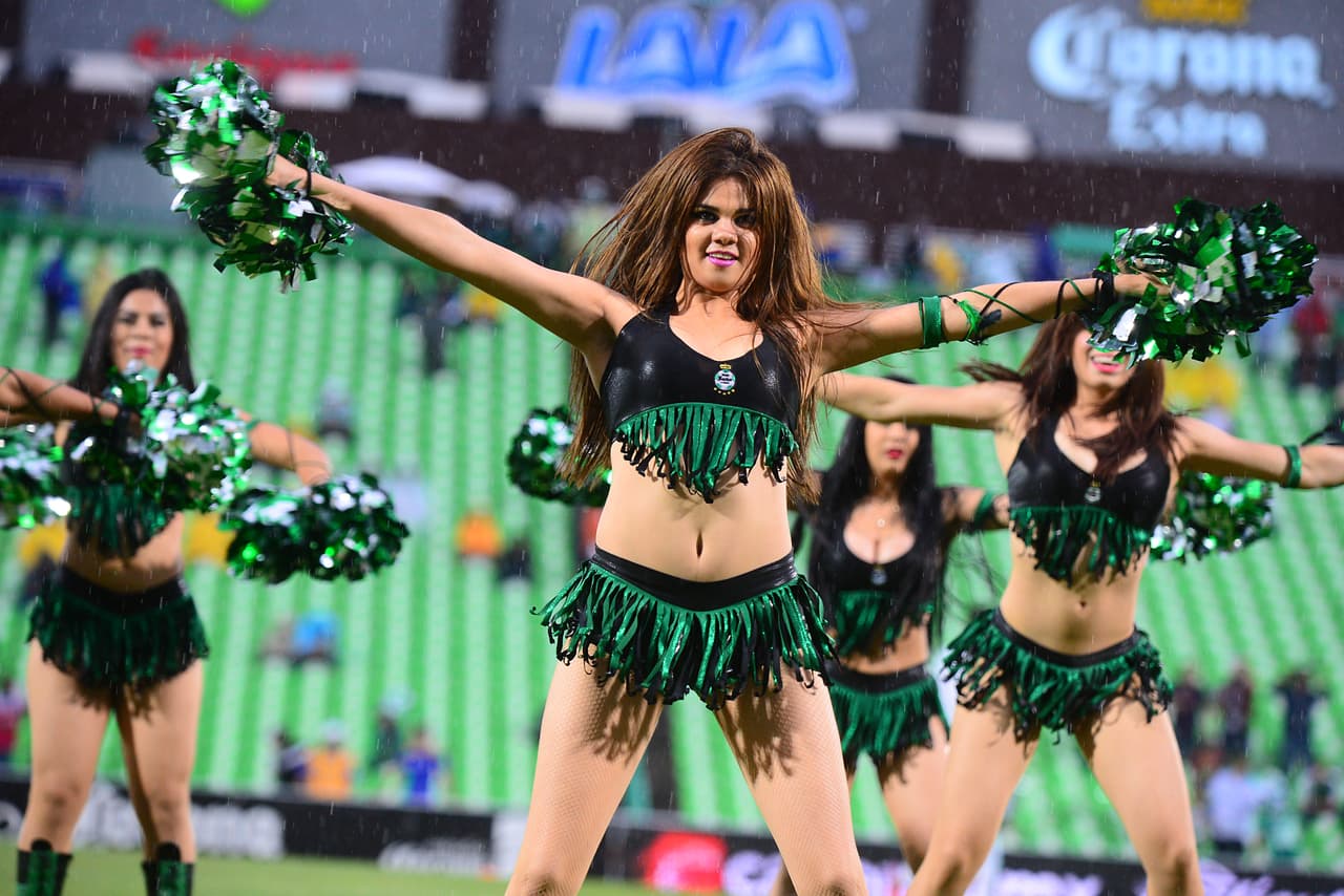 La belleza de las porristas en la fecha 15