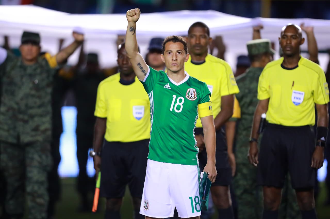 Antes del partido se vivieron momentos emotivos. México tardará mucho en olvidar la tragedia vivida el pasado 19 de septiembre.