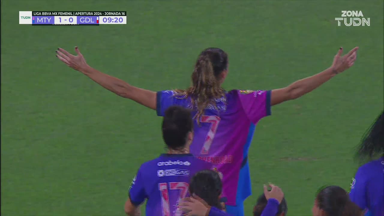 ¡Gool de Rayadas! Potente disparo de Burkenroad para el 1-0