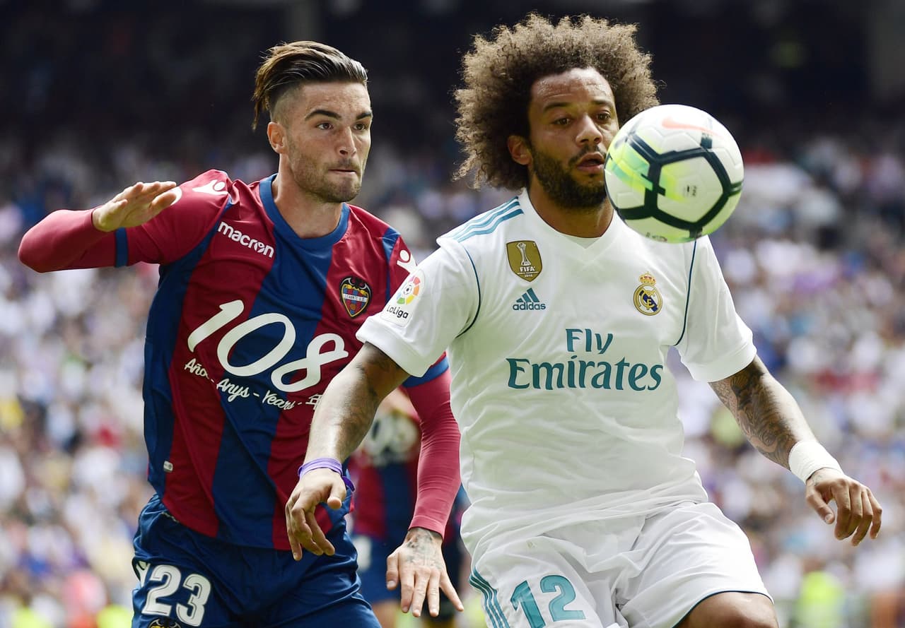 Para este partido, Marcelo jugó en la zona de volantes ofensivos para darle paso a Hernández como lateral izquierdo. Nunca se le vio cómodo.