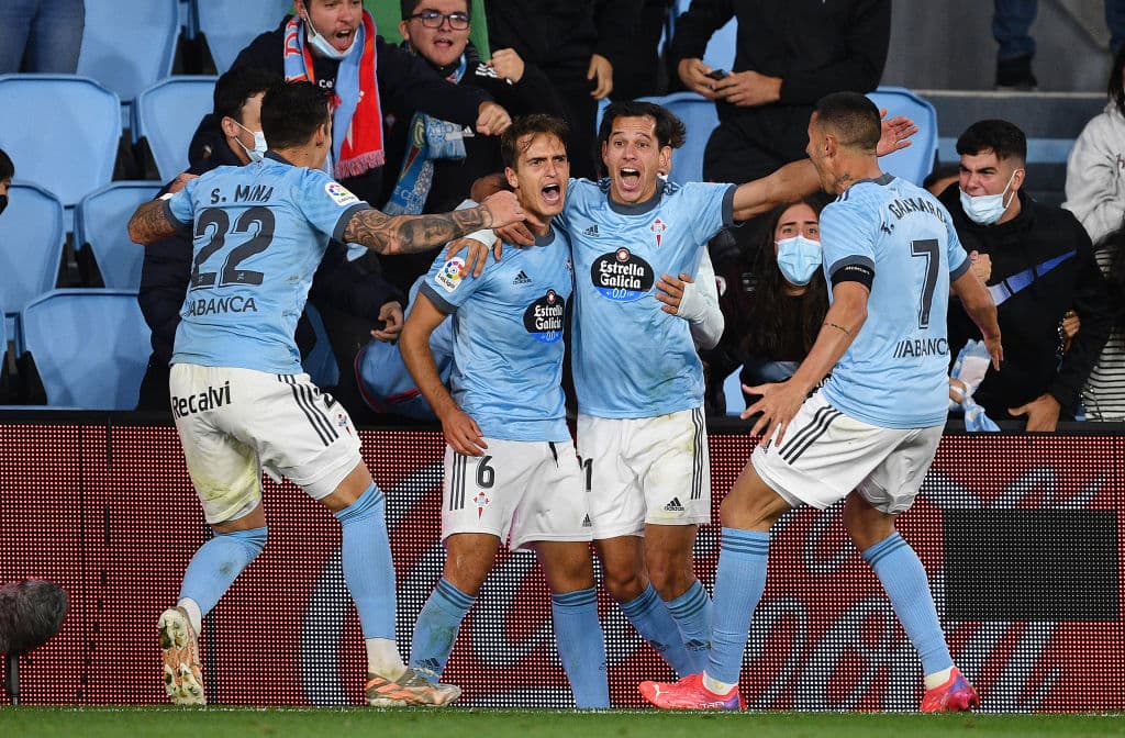 Celta de Vigo salva el partido al minuto 90+4' gracias al gol de Denis Suárez ante Granada al cierre de la séptima Jornada en La Liga. Iago Aspas tuvo la oportunidad en un penalti de poner a los celestes arriba en el marcador, pero Maximiano adivina el tiro y, posteriormente sale lesionado: el mexicano Nestor Araújo jugó 86' minutos del encuentro.