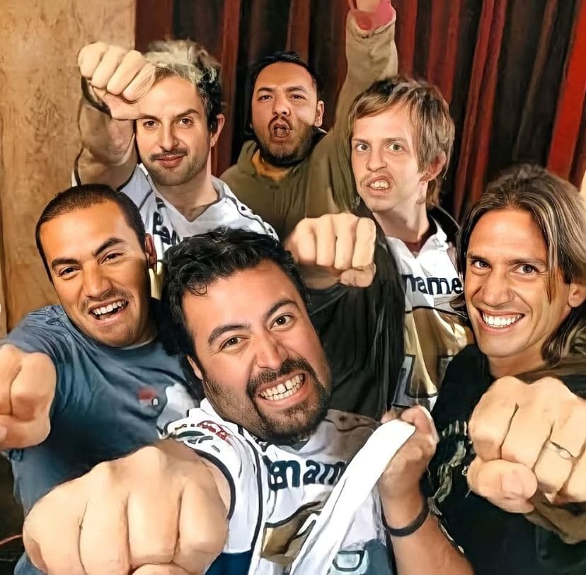 En realidad, la famosa banda Molotov ha dado su afecto a los auriazules, sin olvidar la famosa canción 'Me vale Vergara el Guadalajara'.