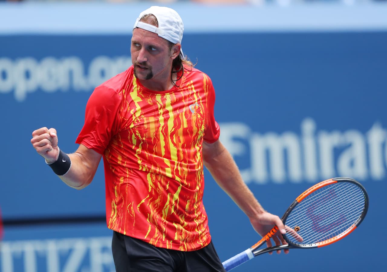 Ni siquiera la particular playera del estadounidense Tennys Sandgren le sirvió para evitar la derrota contra el croata Marin Cilic con parciales 4-6, 3-6, 6-3, 3-6.
