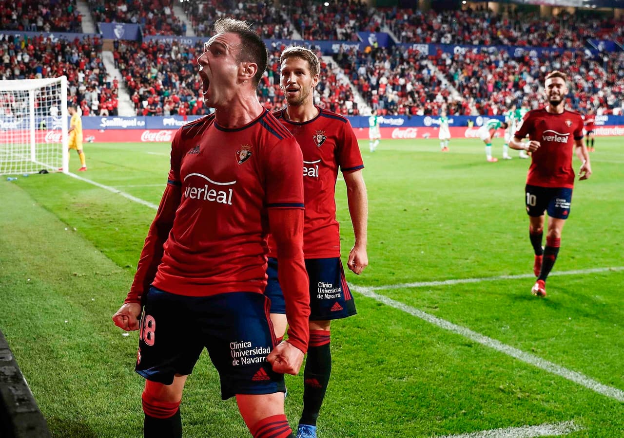 Real Betis se impone al Osasuna 3-1 con goles de Kike Hermoso (21'), Juanmi Jiménez (80') y Willian José (90+3'), mientras durante la Jornada 6 en La Liga, logrando subir a la octava posición de la tabla. El mexicano Andrés Guardado fue titular durante el partido.