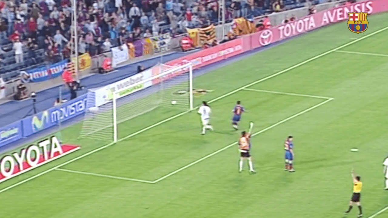 <b>Muestra de genio</b>
<br>El dorsal 30 recibió el balón y lo bombeó ante la salida del guardameta Raúl Valbuena.