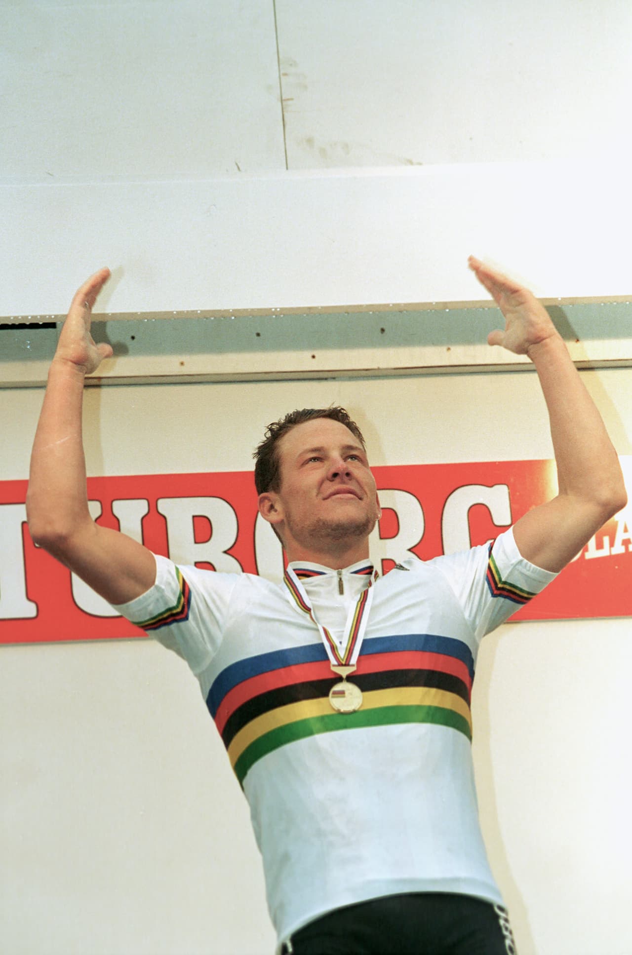 En 1993, Armstrong puso a sonar su nombre al ganar el Mundial de Ruta en Oslo. Con la obtención de carreras de un día ese año y otras como la Clásica de San Sebastián en 1995 creció su prestigio.