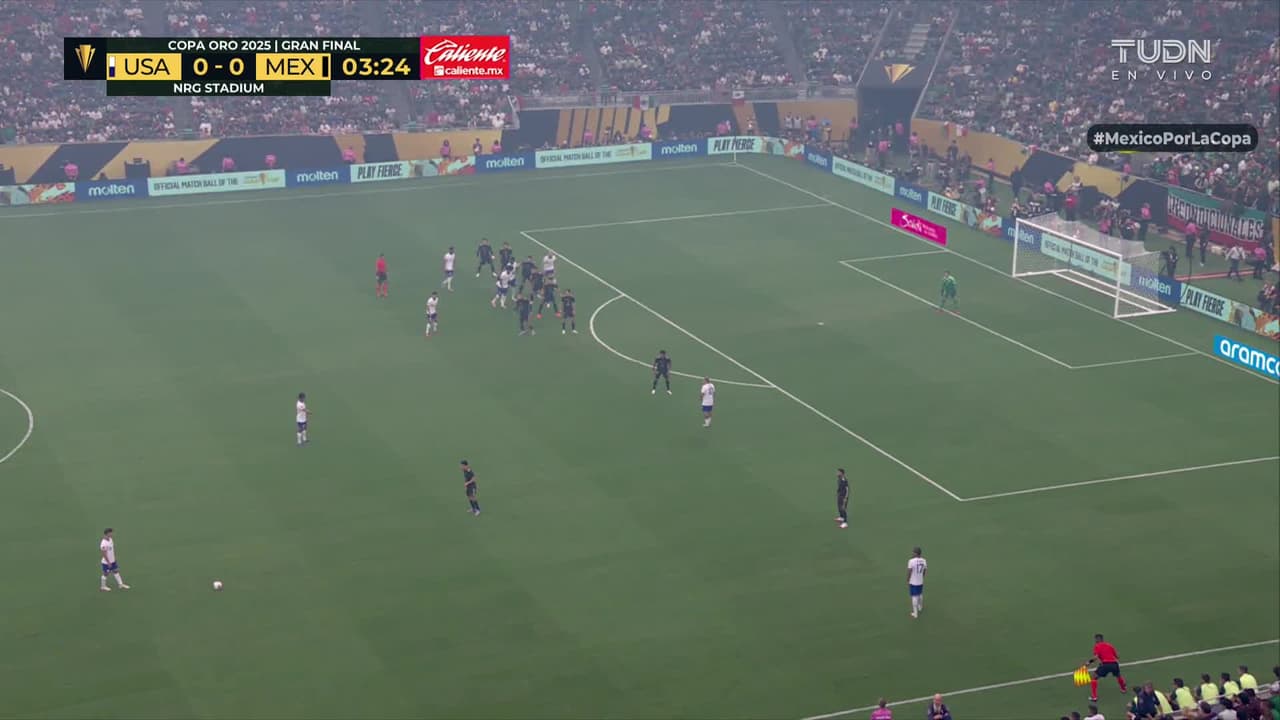 ¡GOL!  anota para Estados Unidos. Chris Richards