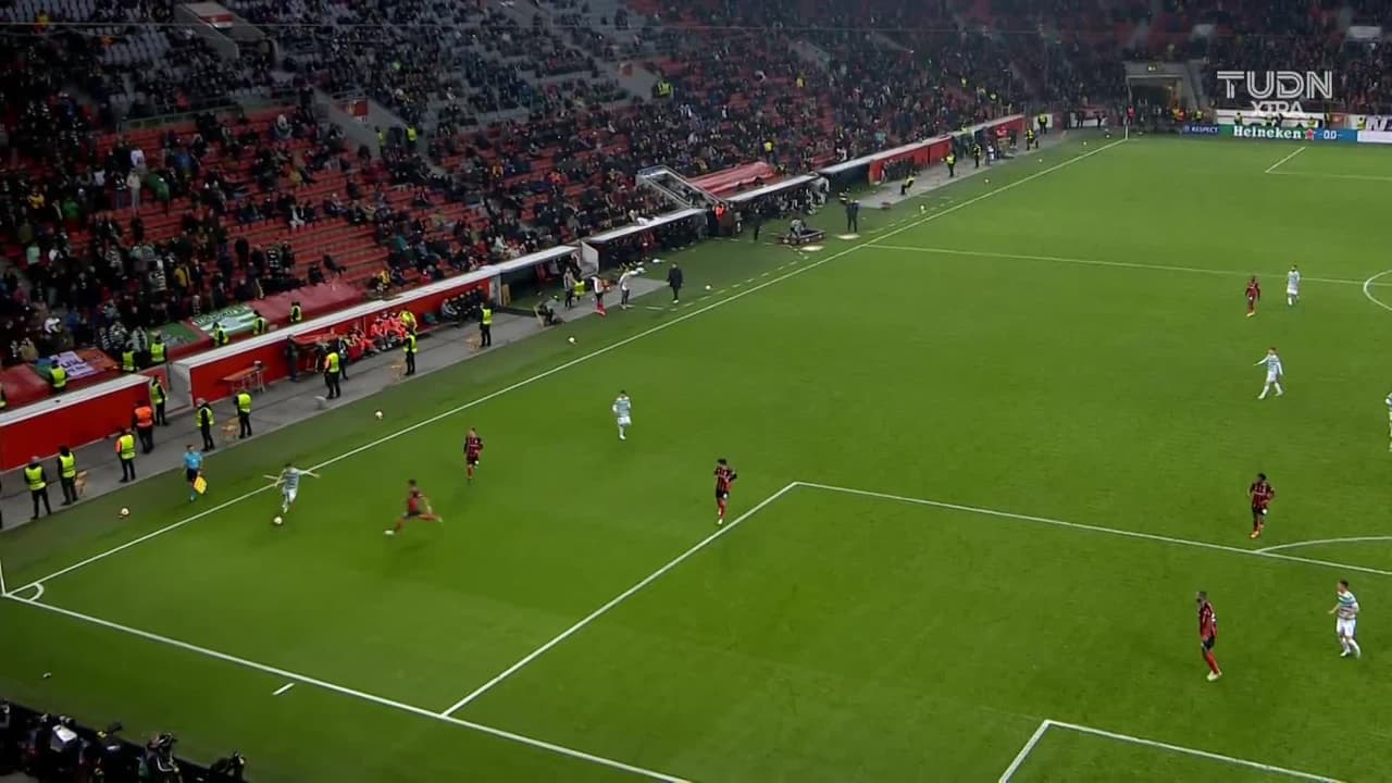 ¡TIRO ATAJADO! disparo por David Turnbull.