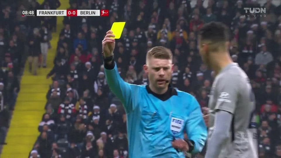 Tarjeta amarilla. El árbitro amonesta a Ondrej Duda de Hertha BSC