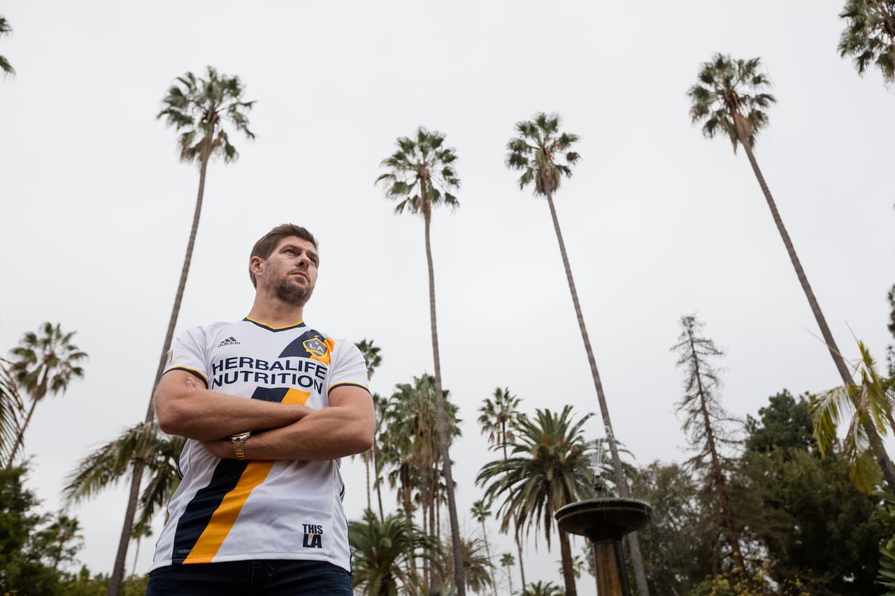 Gerrard quiere que sus compañeros derriben el muro.