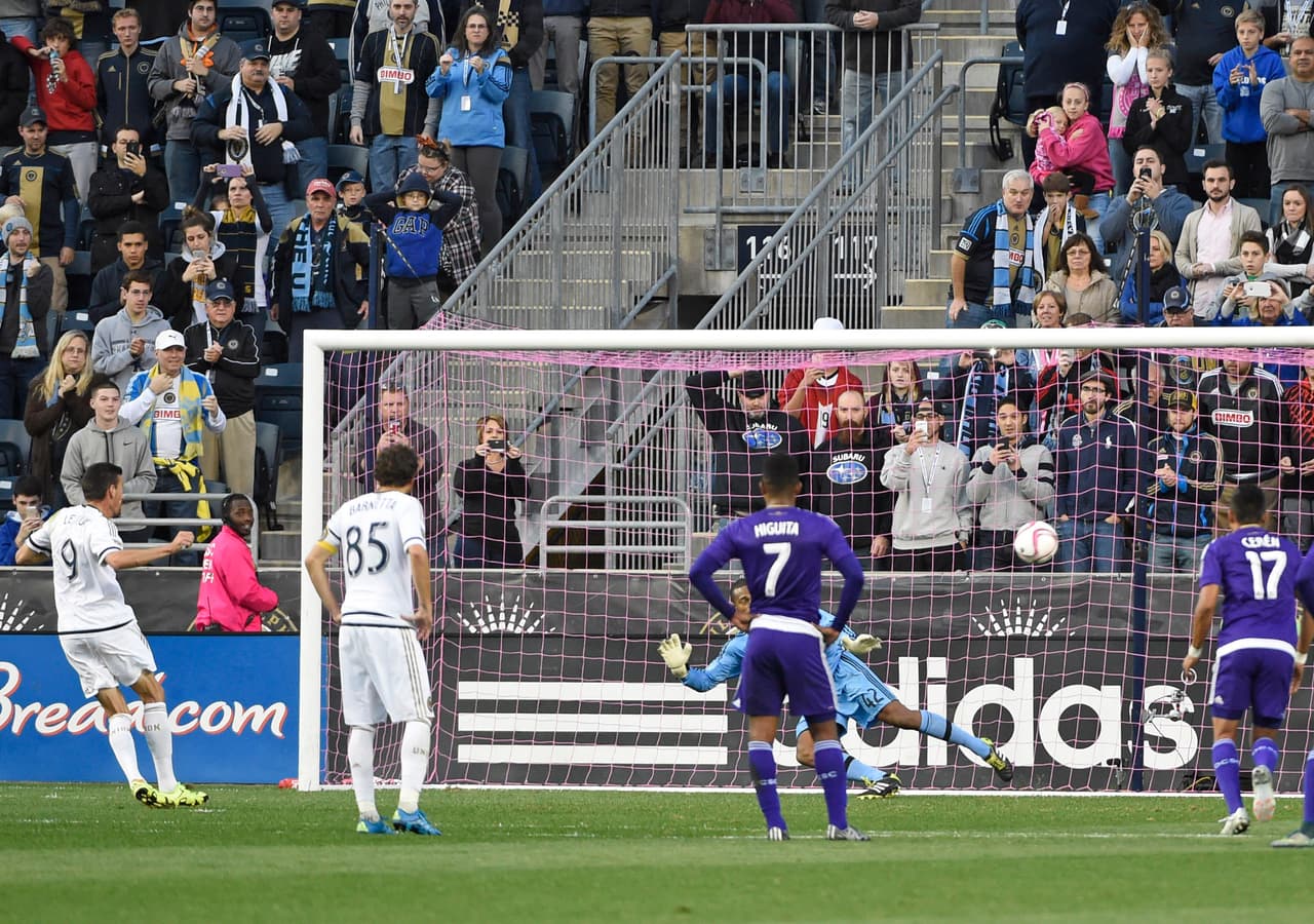 El francés Sebastian Le Toux marca de penal la sentencia de Orlando City, que necesitaba un milagro en Philadelphia.