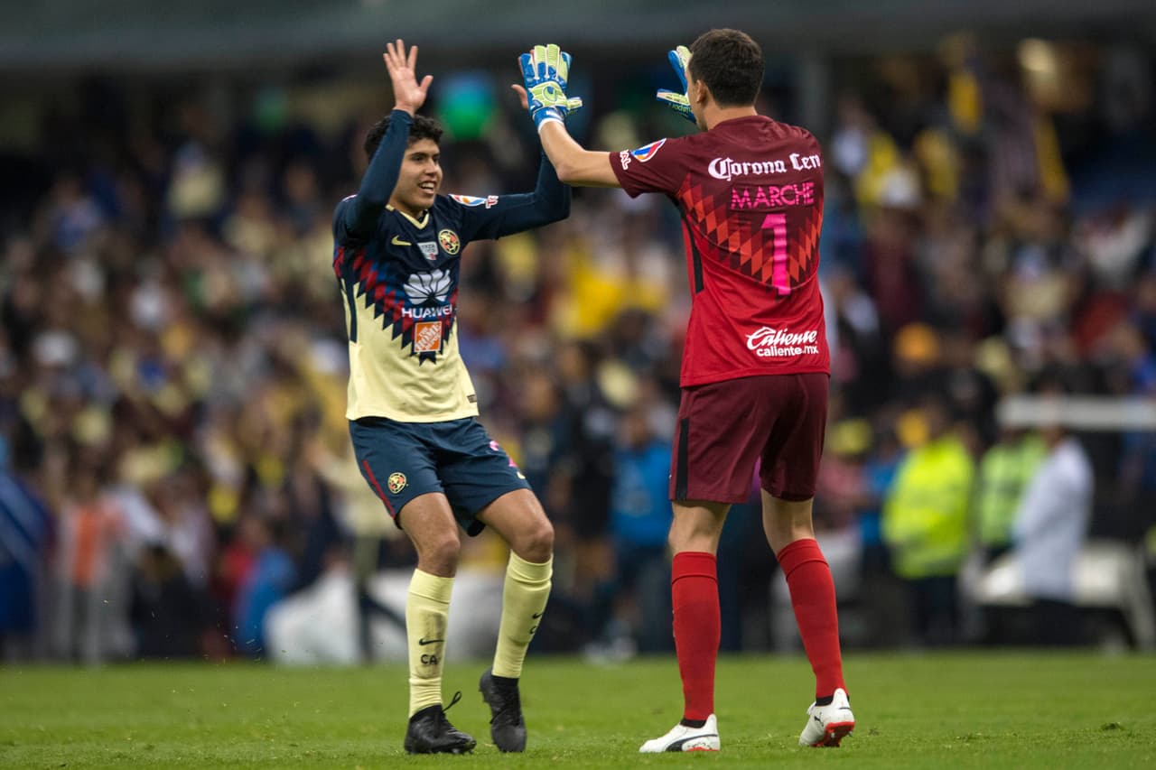 La alegría se extendió a todo el campo e incluso el propio Agustín Marchesín hizo parte de la celebración.