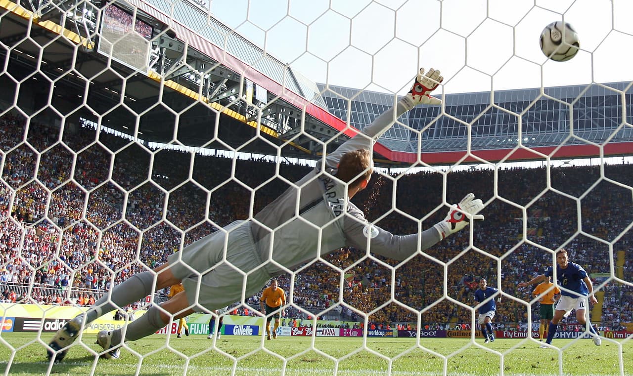 Francesco Totti hizo fectiva la opción de gol y con ese tanto al final del partido los italianos clasificaron y luego fueron campeones.