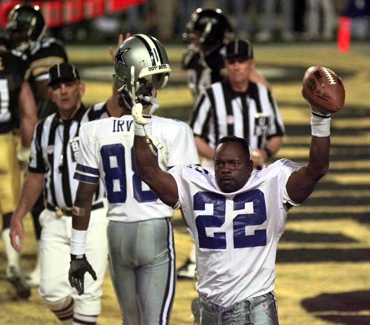 Super Bowl XXX (Dallas Cowboys 27-17 Pittsburgh Steelers) | Se jugó por vez primera en Arizona, Sun Devil Stadium, en Tempe. MVP: Larry Brown (CB Dallas). Costo comercial 30 segundos: 1.08 milllones por NBC.