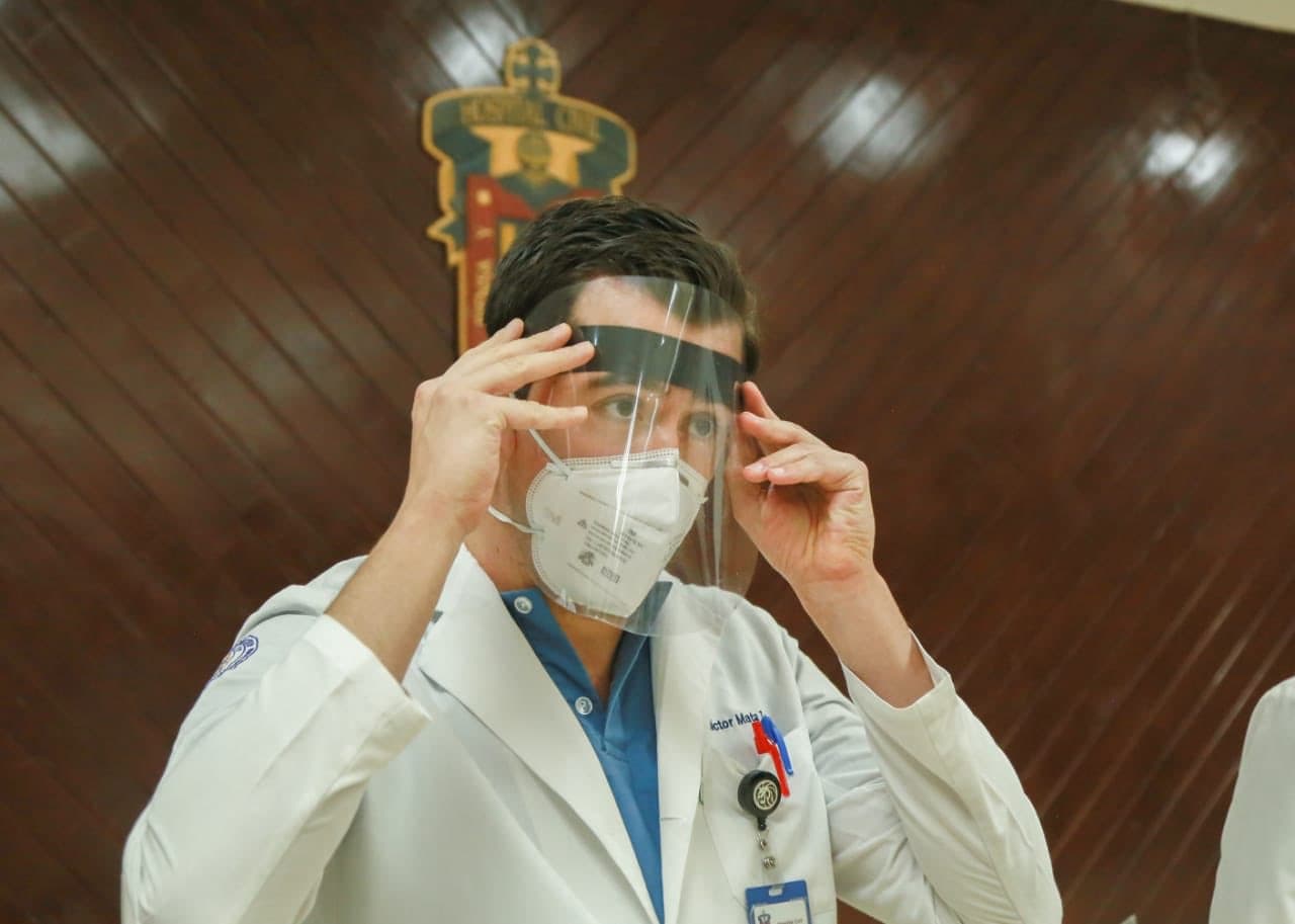 Estos kits incluyen cubrebocas N95, caretas, overoles y lentes protectores.