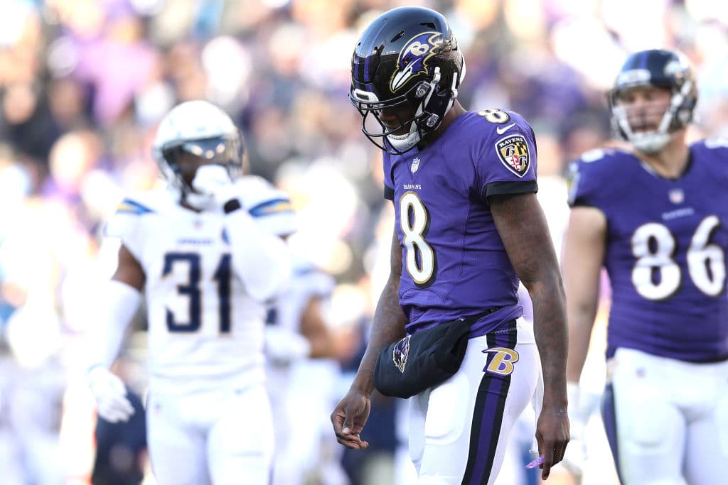 Lamar Jackson fue capturado un total de siete ocasiones para una pérdida de 55 yardas. Un factor que abonó negativamente para la causa de los Ravens.