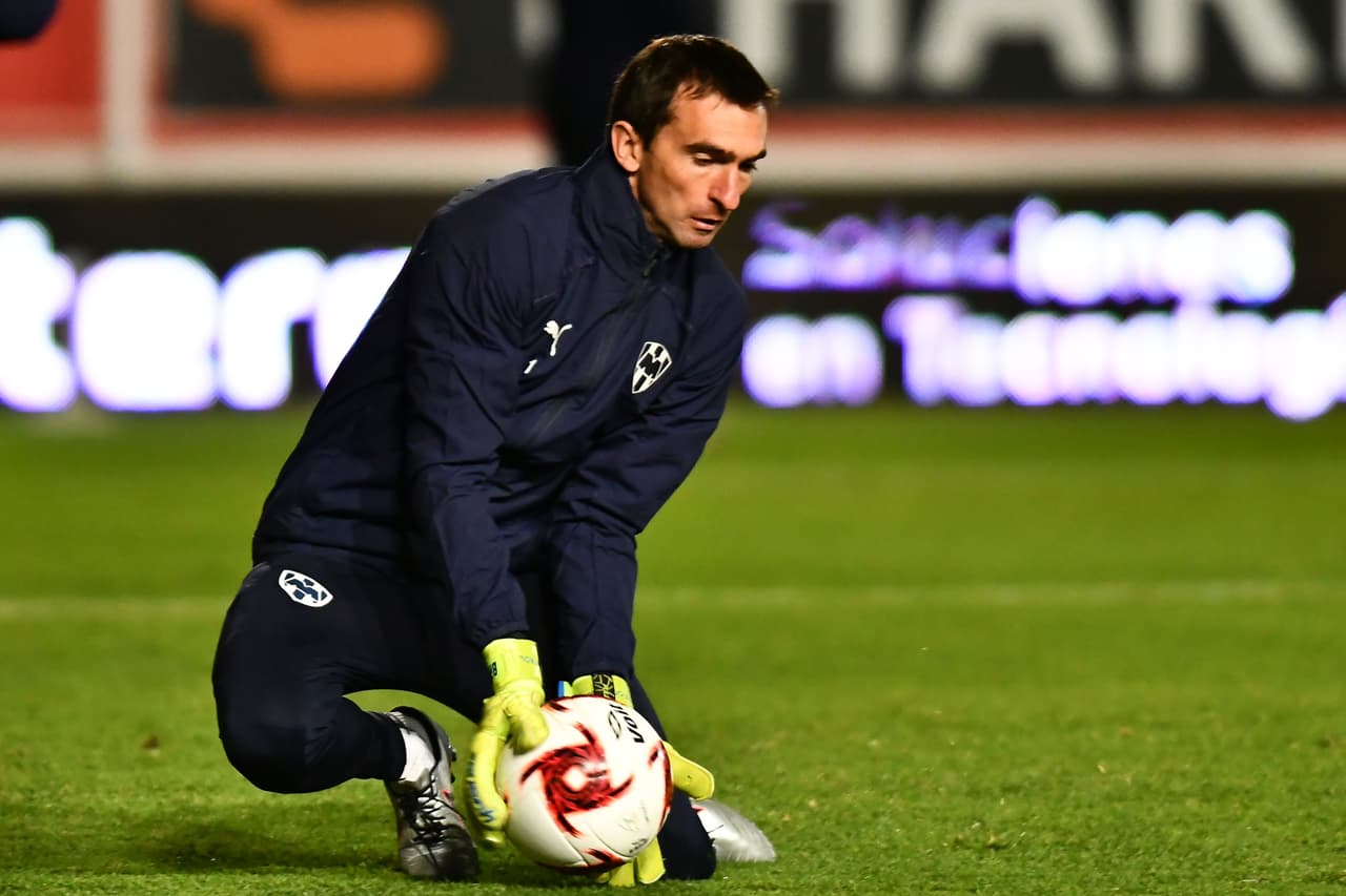 Una baja más en Rayados, oficialmente Barovero deja al equipo