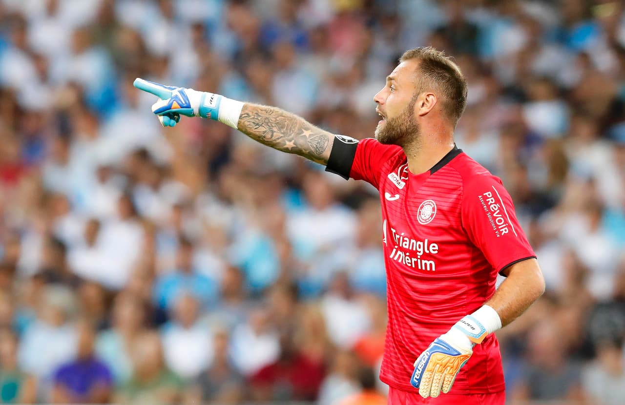 <b>Baptiste Reynet</b>, Toulouse. El guardameta ayudó a su equipo a derrotar 2-1 al Girondins de Burdeos. El guardameta francés compiló siete salvadas cruciales.