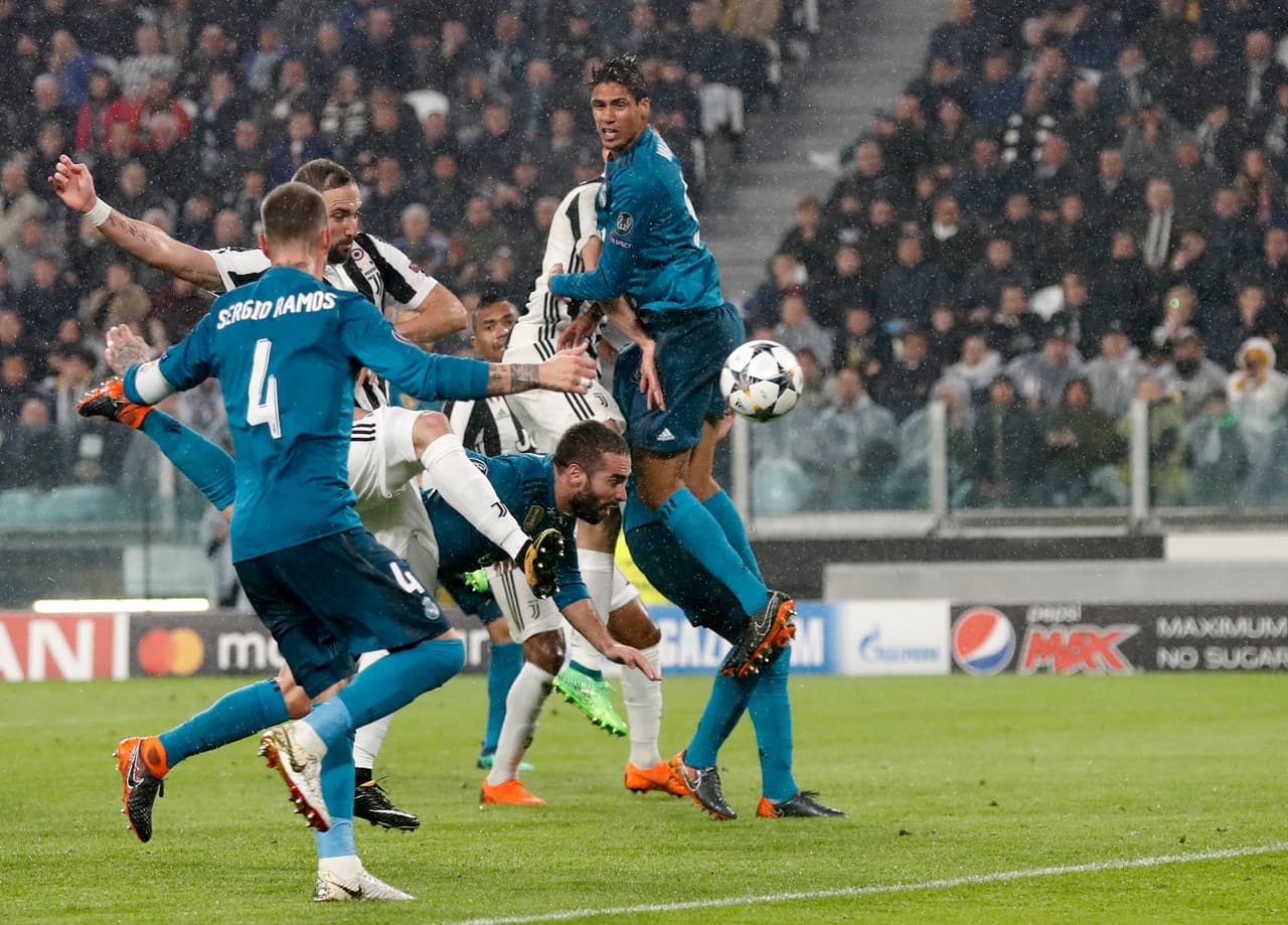 La más clara para Juventus la tuvo Gonzalo Higuaín, tras un centro al área al que alcanzó a cambiarle la trayectoria pero un inmenso Keylor Navas salvó el arco madridista.