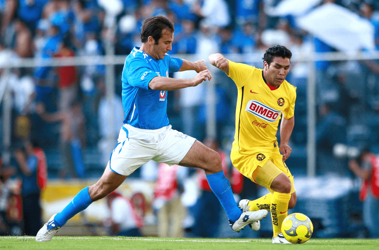 Salvador Cabañas terminó con 9 goles en 7 partidos ante Cruz Azul.