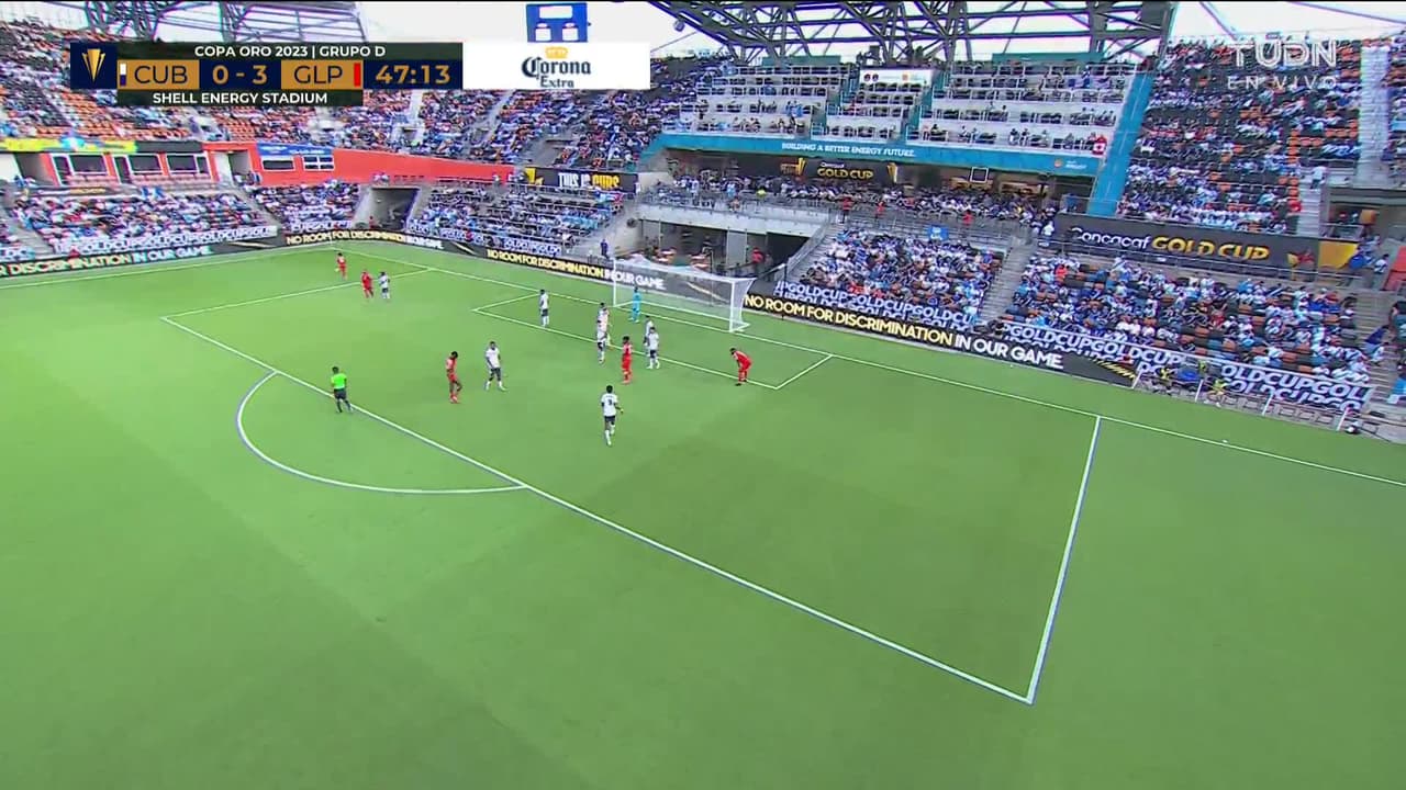 ¡TIRO ATAJADO! disparo por Ange-Freddy Plumain.