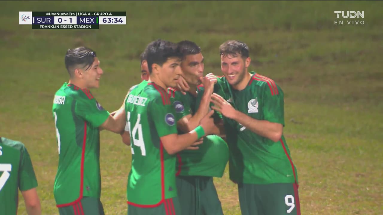 ¡Al fin un poco de calma! Johan Vásquez hace el 0-1 ante Surinam