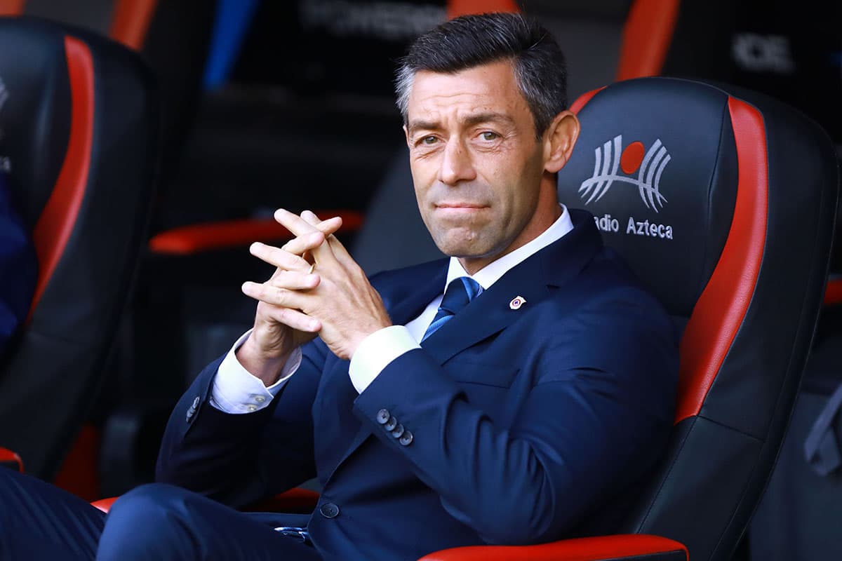 El técnico de Cruz Azul, Pedro Caixinha, descansa tranquilo con el rendimiento de sus dirigidos.