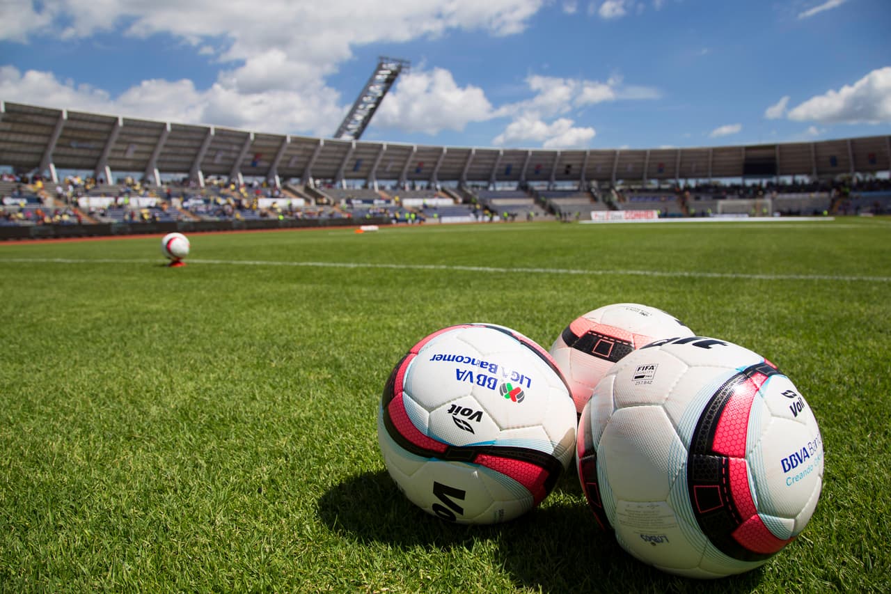 Familias y niños fueron los principales protagonistas en las tribunas antes del comienzo del juego de la Jornada cinco. Como siempre, cada que el América visita la ciudad de Puebla, sus aficionados se hacen presentes.