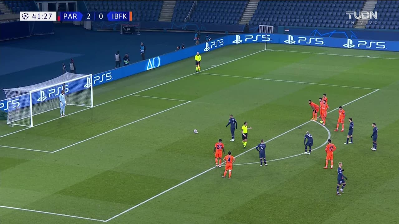 ¡GOOOL! Kylian Mbappe-Lottin anota para Paris Saint-Germain.