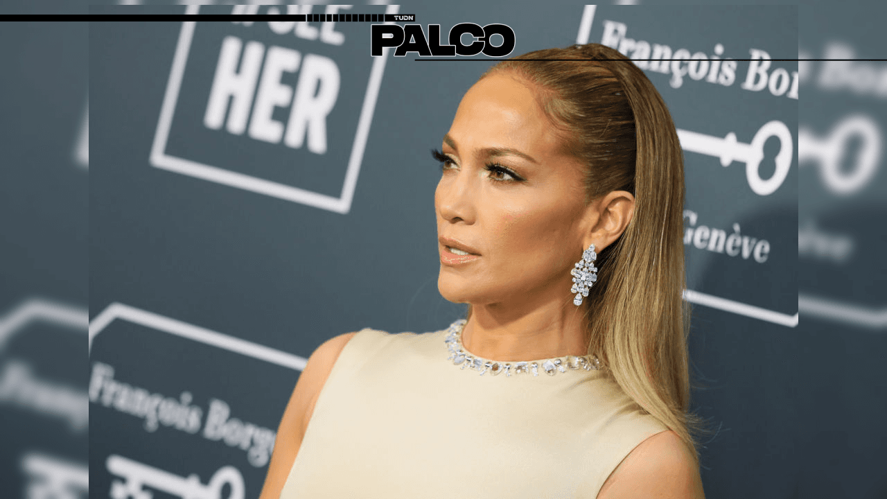 Jennifer López revela su secreto en entrevista | La cantante y super estrella cumple 30 años en el medio artístico y esto es lo que la hace lucir increíble.