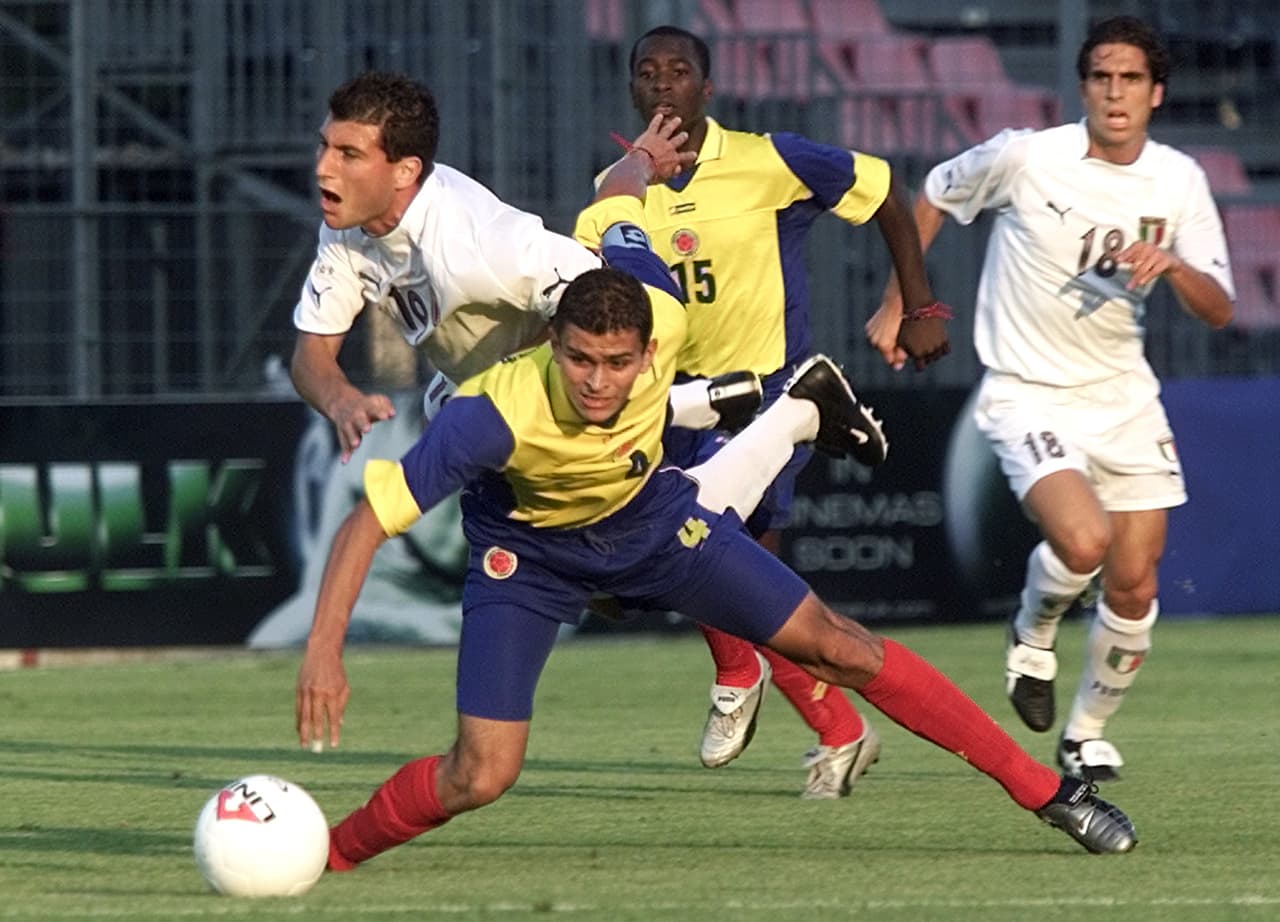 José Julián de La Cuesta llegó a España muy chico y debutó en el 2003 con el Cádiz. Luego pasó por el Valladolid y el Albacete, del que se regreso a Colombia en el 2012.