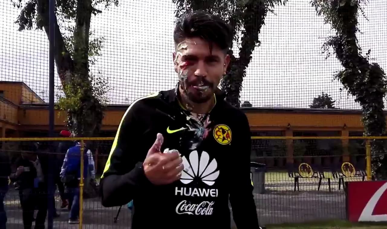 'Pastelazo' a Oribe termina en 'Guerra de comida' en el América