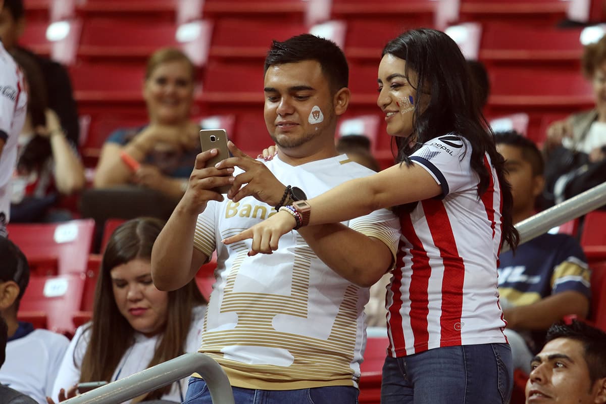 Foto de acción durante el partido Guadalajara vs Pachuca correspondiente a la Jornada 12 del torneo Apertura 2018 de la Liga BBVA Bancomer MX realizado en el estadio Akron. EN LA FOTO: