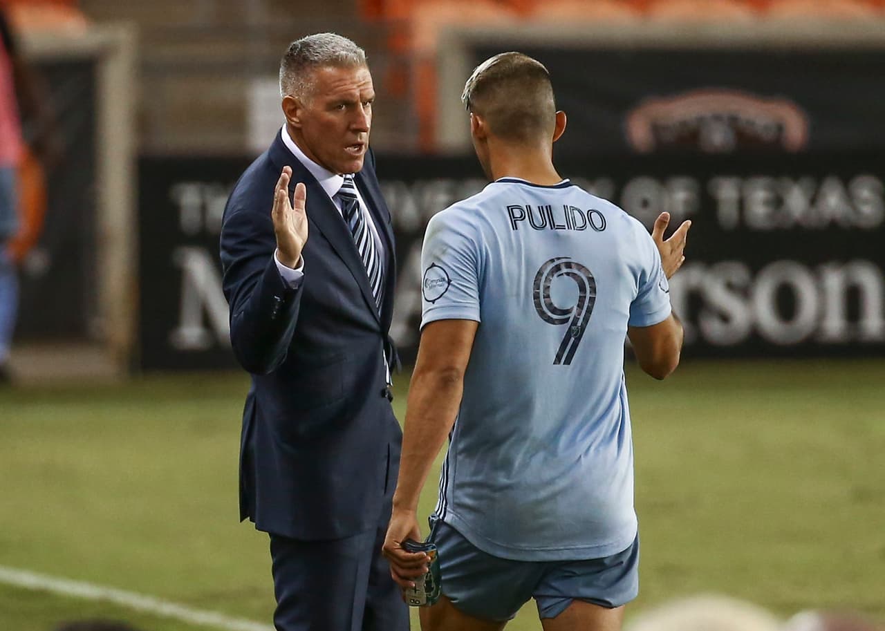 Contrato "eterno" para el entrenador de Alan Pulido en Sporting KC