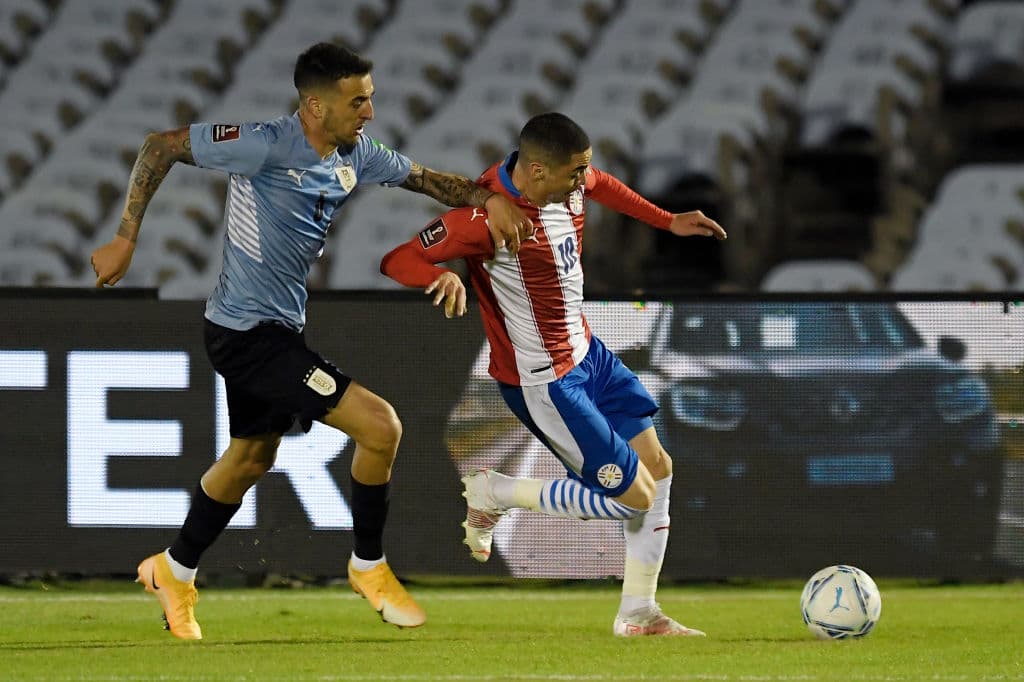 La gran ofensiva de Uruguay no logra batir a Antony Silva y empatan 0-0 en la séptima jornada de las eliminatorias rumbo a Qatar 2022.