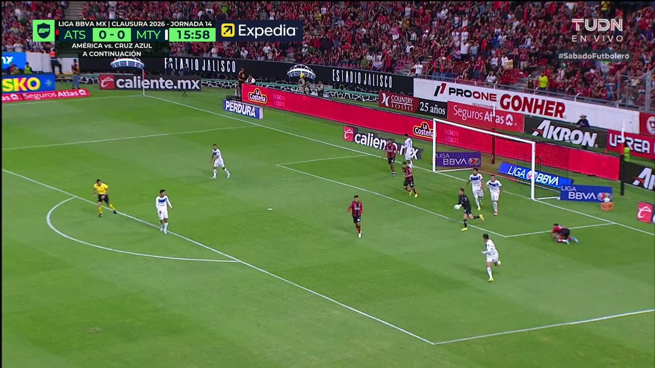 ¡TIRO ATAJADO! disparo por Diego González.