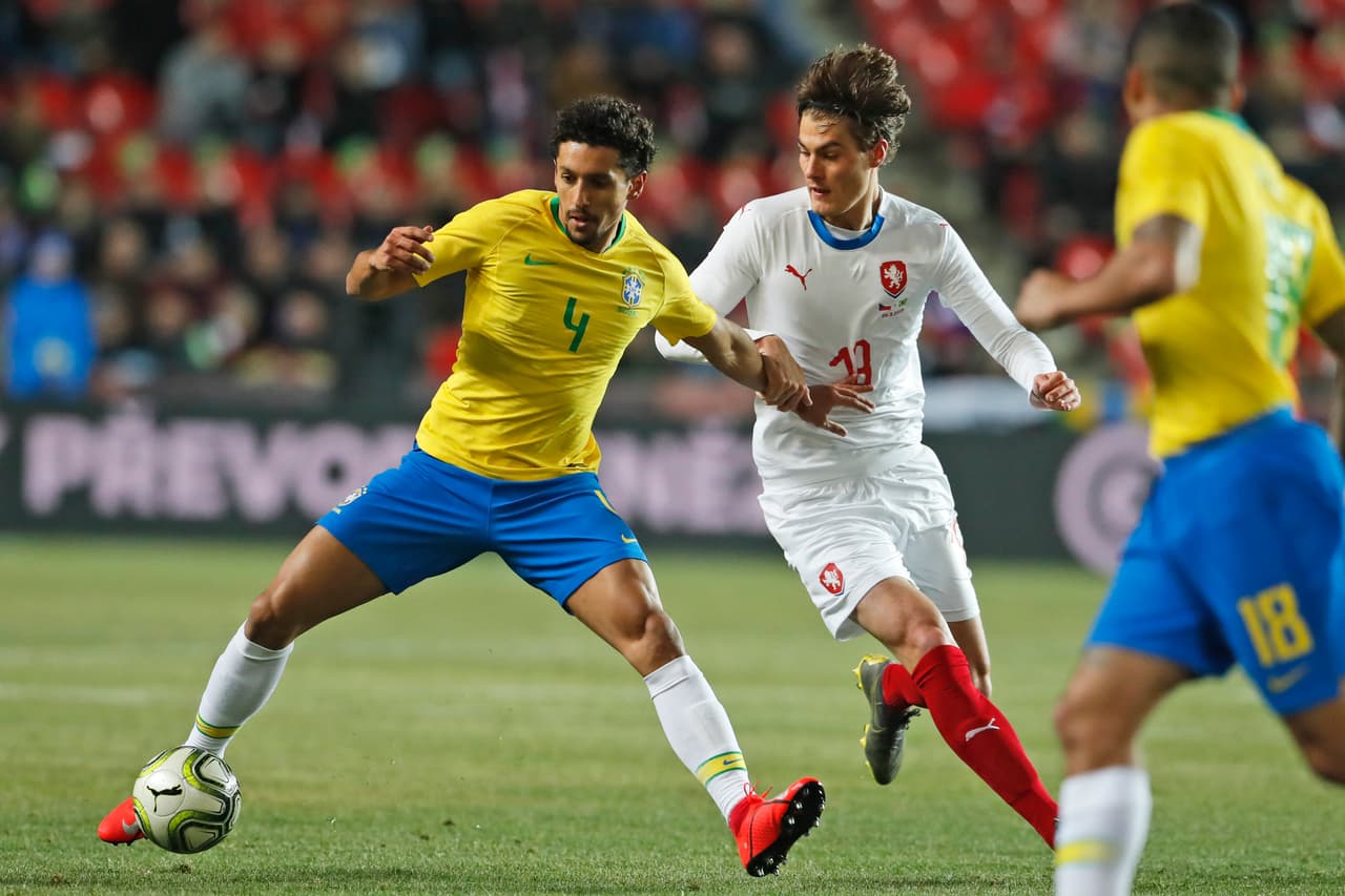 Cuando Zlatan militaba en el PSG le preguntaron que opinaba del defensor brasileño, y este respondió diciendo que su compañero se convertiría en el mejor central del mundo en tan solo unos años.