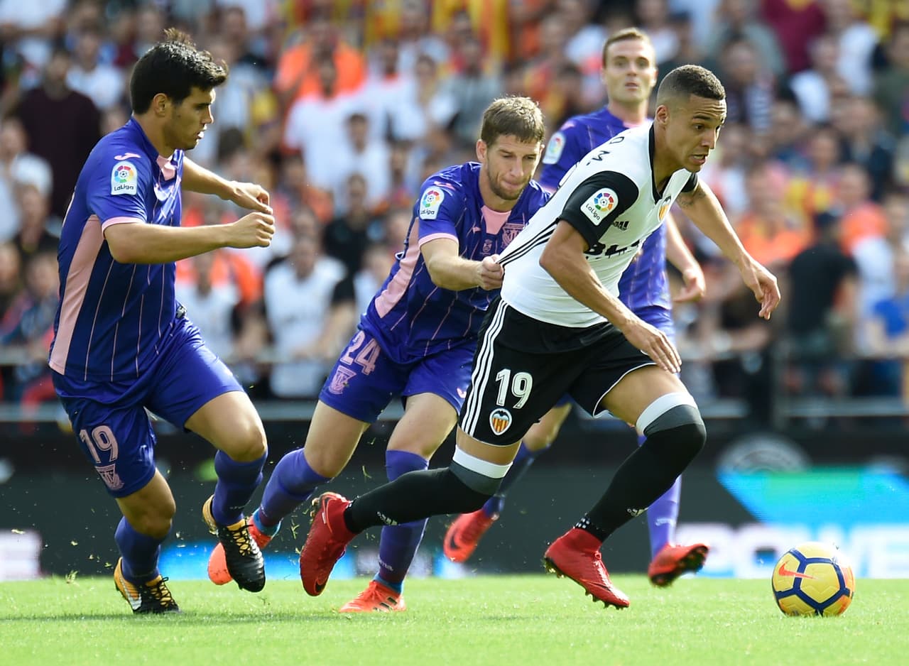 Leganes' Argentinian defender Ezequiel Munoz (L) and Leganes' Serbian midfielder Darko Brasanac (C) vie with Valencia's Spanish forward Rodri during the Spanish league footbal match Valencia CF vs Club Deportivo Leganes SAD at the Mestalla stadium in Valencia on November 4, 2017. / AFP PHOTO / JOSE JORDAN (Photo credit should read JOSE JORDAN/AFP/Getty Images)