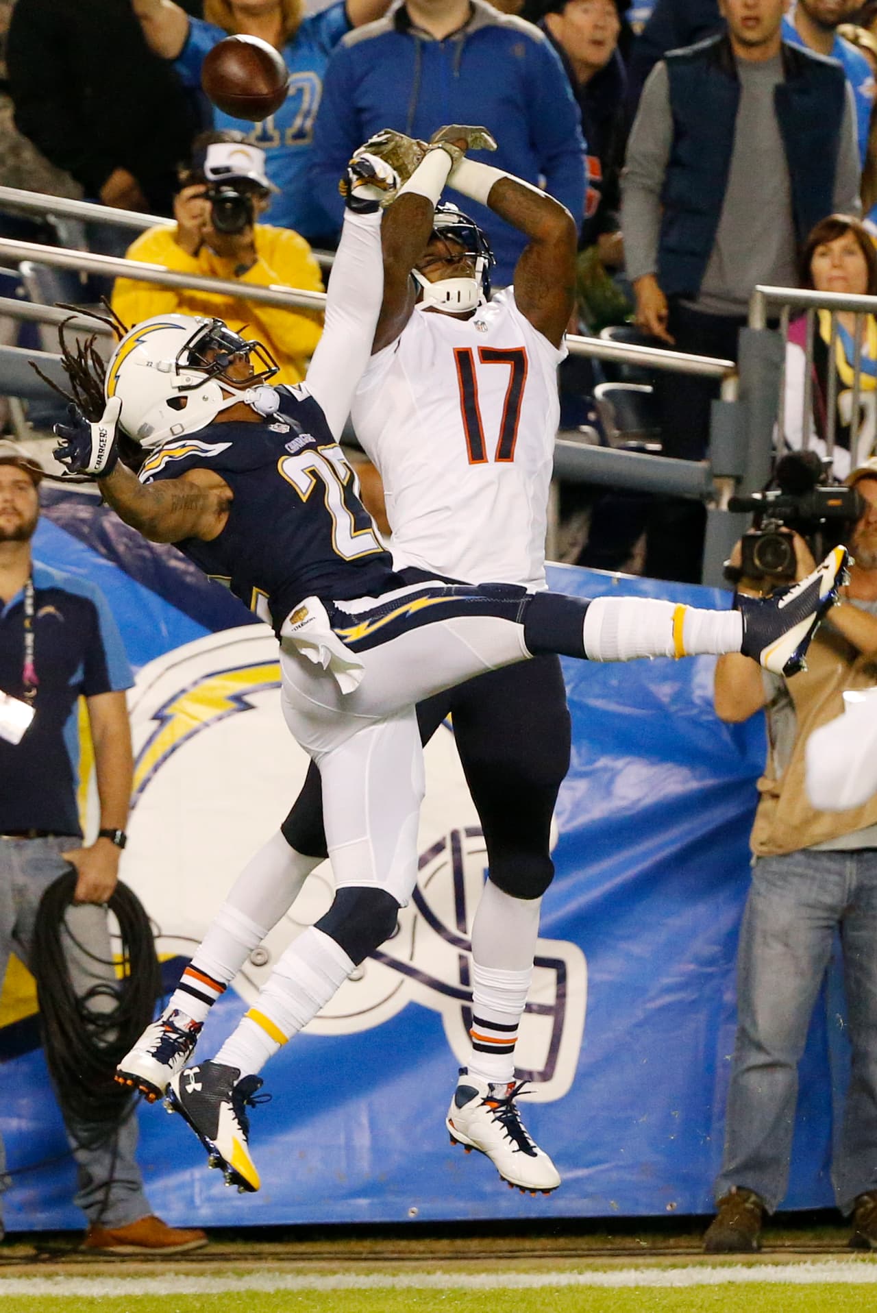 Los Bears con marcador de 22-19 superaron a los Chargers en San Diego. Checa las mejores tomas del duelo de Lunes por la Noche que cerró la S9.