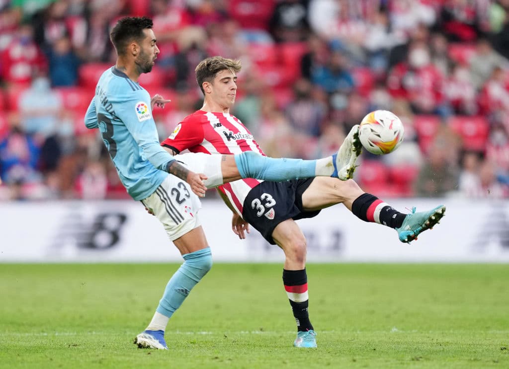 El Celta de Vigo, con Néstor Araujo y sin Orebelín Pineda, le ganó al Bilbao fuera de casa por 0-2, mientras Atlético de Madrid, sin Héctor Herrera, vencieron con un polémico penal en el minuto 98 al Espanyol por 2-1.