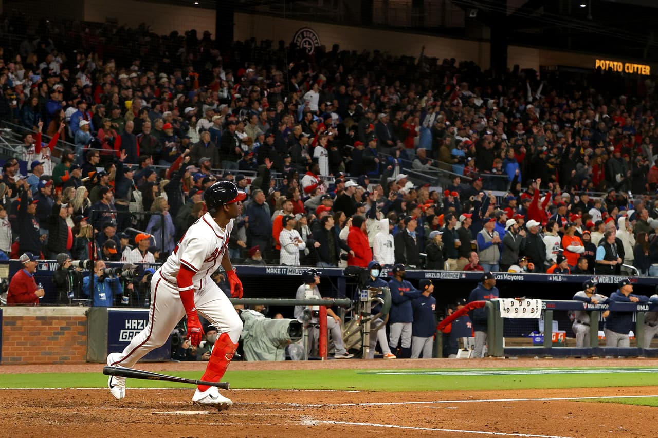 Con la presencia del expresidente, Donald Trump en el Truist Park, los Atlanta Braves remontaron dos carreras de Altuve y con los batazos de Rosario, Swanson y Soler se pusieron a un triunfo de conseguir el título 2021 de la Serie Mundial.