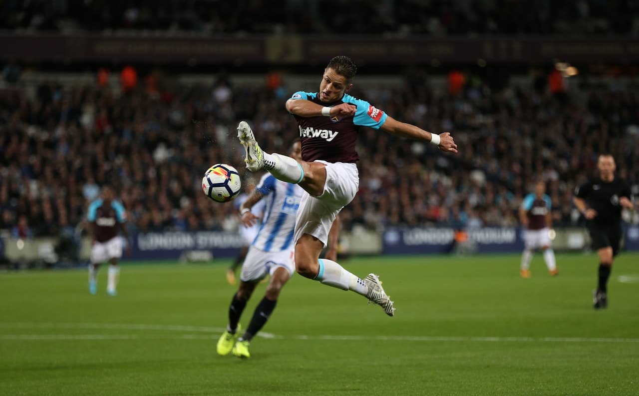 Quien acompañó a Carroll fue el mexicano Javier 
<i>Chicharito </i>Hernández, que tampoco pudo hacer daño.