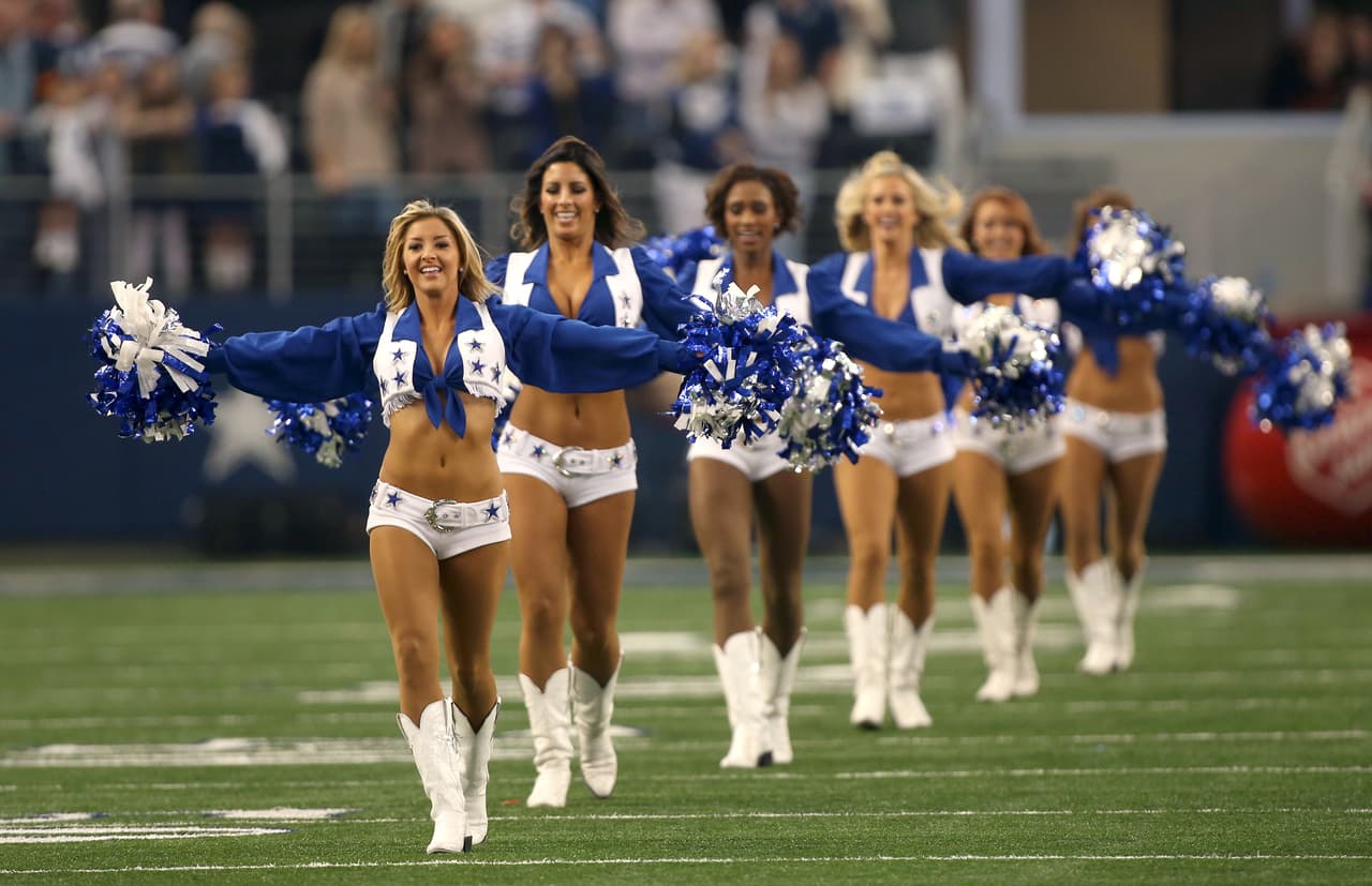 Las cheerleaders de los Dallas Cowboys cautivaron en Día del Pavo, Checa lo mejor de ellas.
